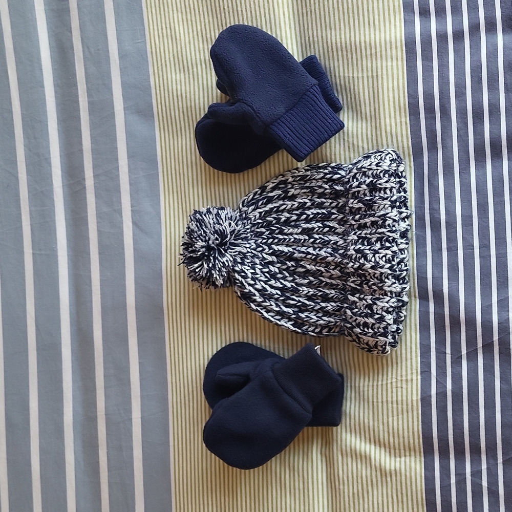 Gap Beanie & Mittens XS/S 12-24M